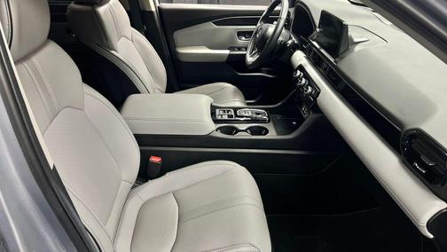 Lunar Silver Metallic 2025 Honda Pilot Elite