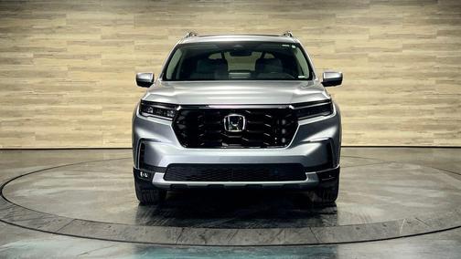 Lunar Silver Metallic 2025 Honda Pilot Elite
