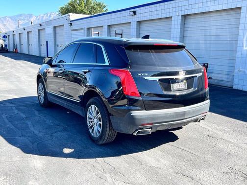 Stellar Black Metallic 2017 Cadillac XT5 Luxury