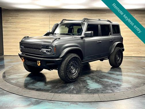 Carbonized Gray Metallic 2024 Ford Bronco Everglades