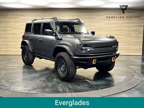Carbonized Gray Metallic 2024 Ford Bronco Everglades