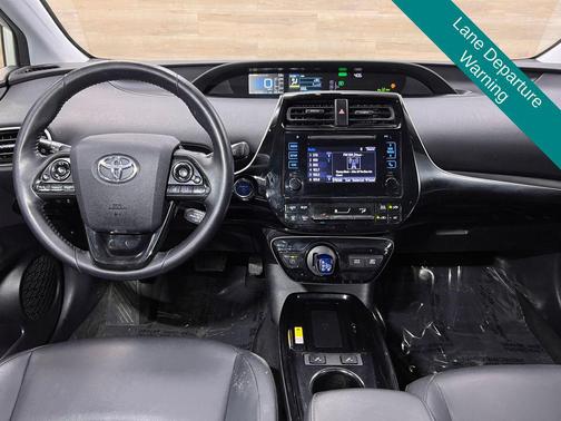 Blizzard Pearl 2019 Toyota Prius XLE