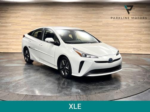 Blizzard Pearl 2019 Toyota Prius XLE