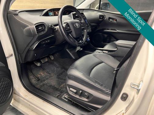 Blizzard Pearl 2019 Toyota Prius XLE