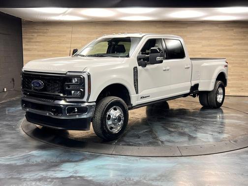 Star White Metallic Tri-Coat 2024 Ford F-350 Lariat