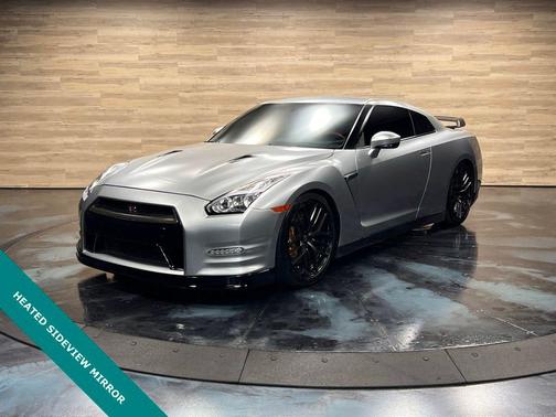 Super Silver 3-Coat Metallic 2016 Nissan GT-R Black Edition