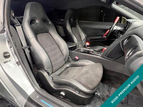 Super Silver 3-Coat Metallic 2016 Nissan GT-R Black Edition