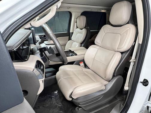 Pristine White Metallic Tri-Coat 2023 Lincoln Navigator Reserve