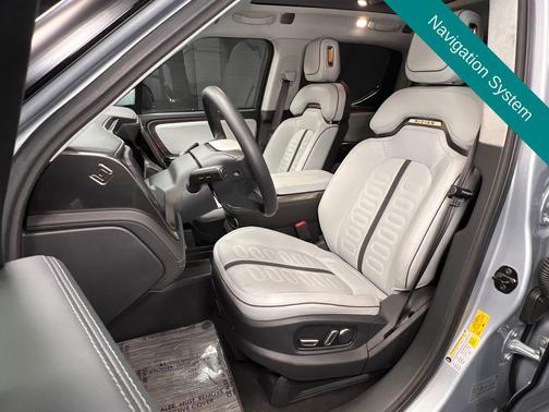 LA Silver 2024 Rivian R1T Adventure