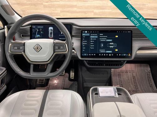 LA Silver 2024 Rivian R1T Adventure