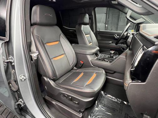 Sterling Metallic 2024 GMC Sierra 1500 AT4