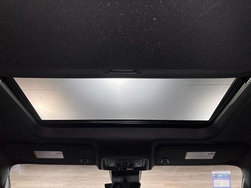 Sterling Metallic 2024 GMC Sierra 1500 AT4