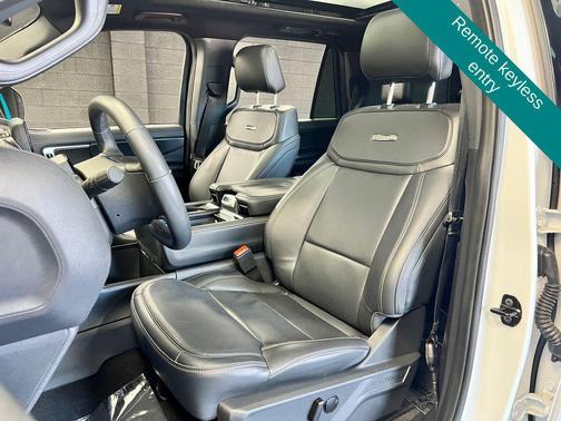 Oxford White 2025 Ford Expedition Platinum