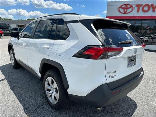 Super White (040) 2019 Toyota RAV4 LE