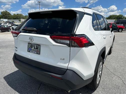 Super White (040) 2019 Toyota RAV4 LE
