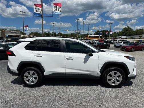 Super White (040) 2019 Toyota RAV4 LE