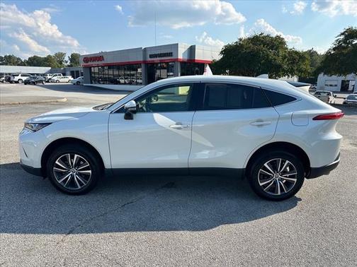 2022 Toyota Venza LE
