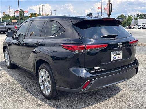 Midnight Black Metallic (218) 2020 Toyota Highlander Limited