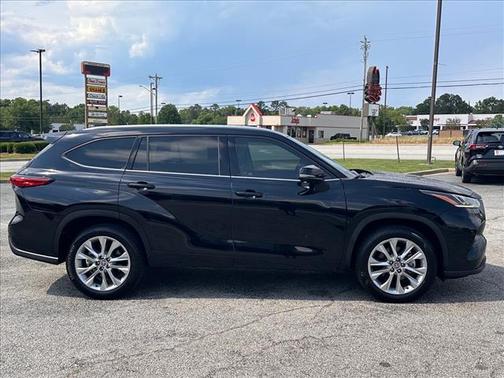 Midnight Black Metallic (218) 2020 Toyota Highlander Limited