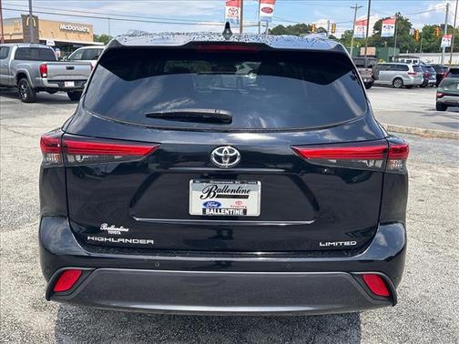 Midnight Black Metallic (218) 2020 Toyota Highlander Limited