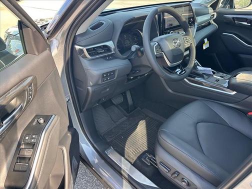 Heavy Metal 2026 Toyota Highlander Hybrid Platinum