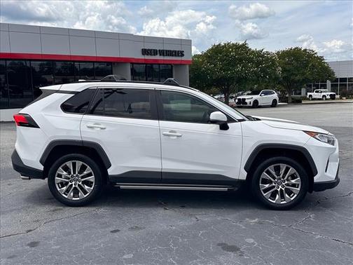 Super White (040) 2019 Toyota RAV4 XLE Premium