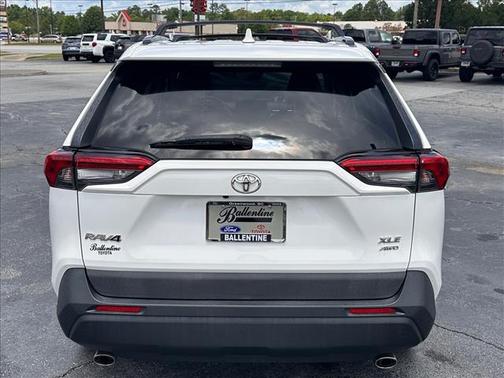 Super White (040) 2019 Toyota RAV4 XLE Premium