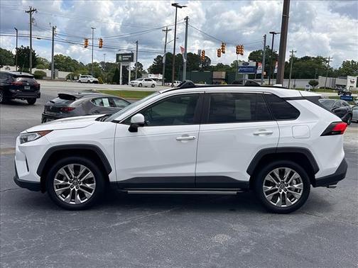 Super White (040) 2019 Toyota RAV4 XLE Premium