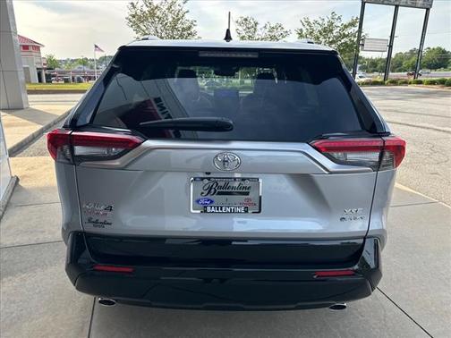 2025 Toyota RAV4 Hybrid SE