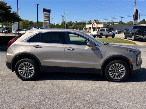 Latte 2024 Cadillac XT4 Premium Luxury