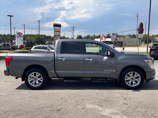 Gun Metallic (Kad) 2024 Nissan Titan SV