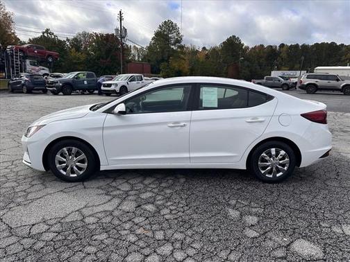 2019 Hyundai ELANTRA SE