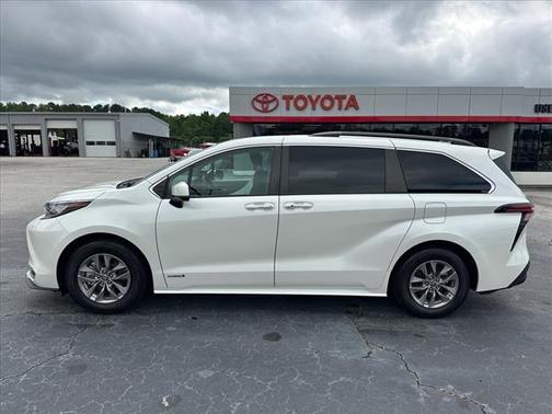 2021 Toyota Sienna XLE 8 Passenger
