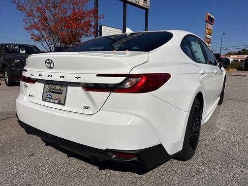 Ice Cap 2026 Toyota Camry SE