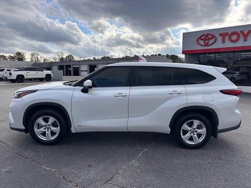 2022 Toyota Highlander Hybrid LE