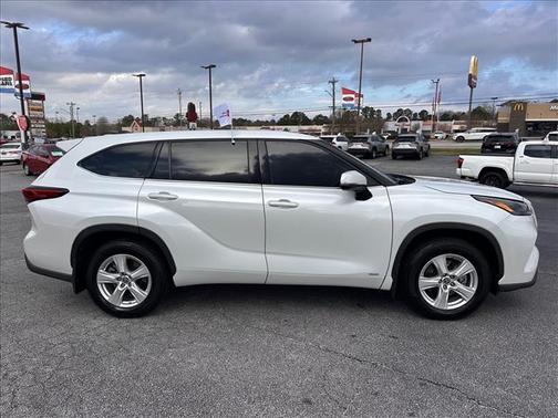 2022 Toyota Highlander Hybrid LE
