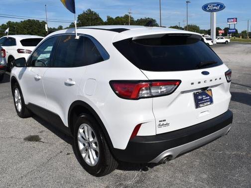 Oxford White 2022 Ford Escape SE