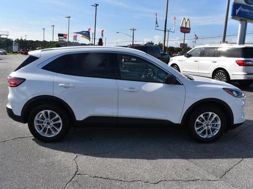 Oxford White 2022 Ford Escape SE