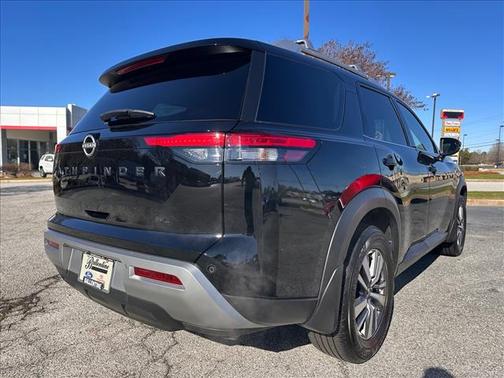 2023 Nissan Pathfinder SL FWD