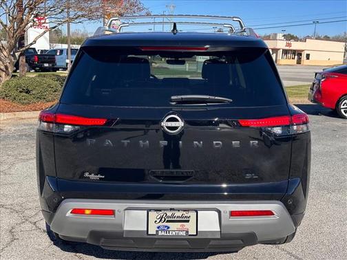 2023 Nissan Pathfinder SL FWD
