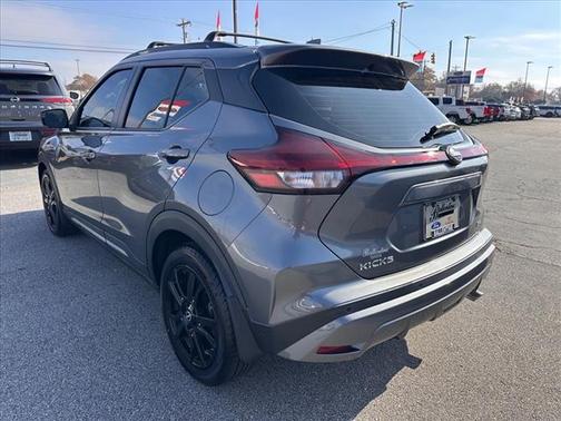 2022 Nissan Kicks SR