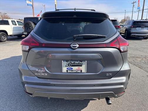 2022 Nissan Kicks SR