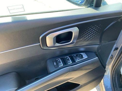 Everlasting Silver 2023 Kia Sorento LX