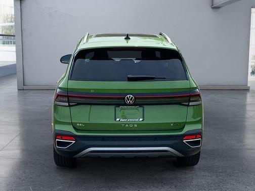 Bright Moss Green Metallic 2026 Volkswagen Taos SEL