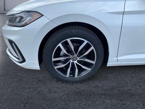 Opal White Pearl 2026 Volkswagen Jetta 1.4T SE