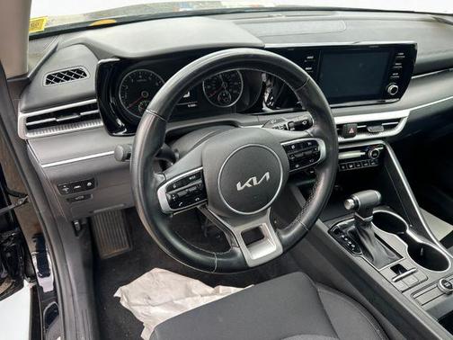 Ebony Black 2022 Kia K5 LXS