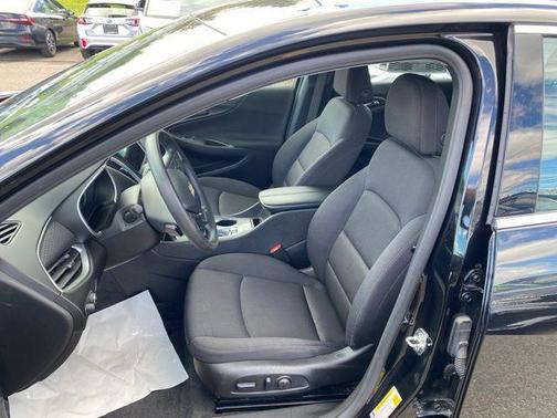 Mosaic Black Metallic 2024 Chevrolet Malibu FWD 1LT