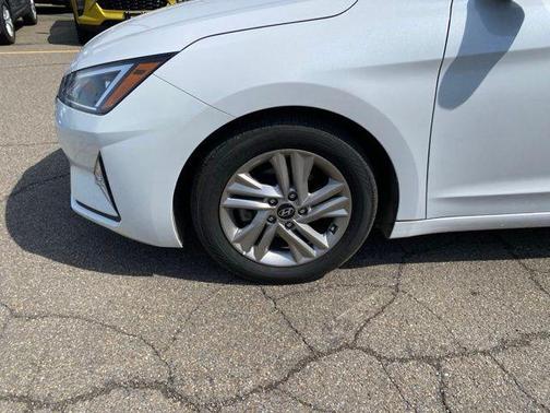 Quartz White Pearl 2019 Hyundai ELANTRA SEL