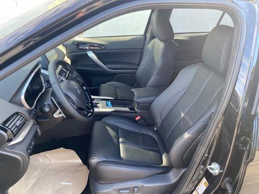 Labrador Black Pearl 2026 Mitsubishi Eclipse Cross SEL