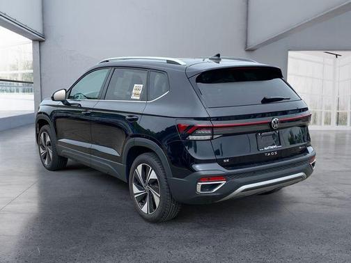 Deep Black 2025 Volkswagen Taos 1.5T SE